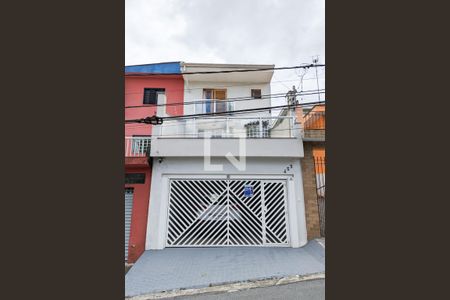 Casa à venda com 205m², 3 quartos e 2 vagas Casa à venda com 205m², 3 quartos e 2 vagasFachada