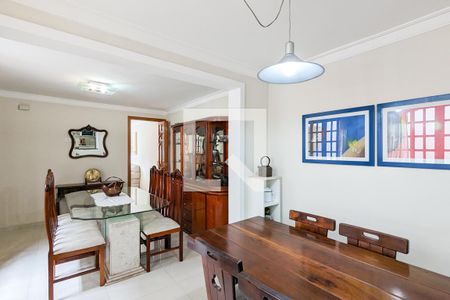 Casa à venda com 205m², 3 quartos e 2 vagas Casa à venda com 205m², 3 quartos e 2 vagasCopa