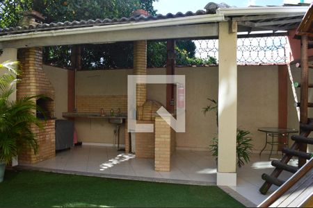 Casa de condomínio à venda com 120m², 3 quartos e 1 vagaChurrasqueira