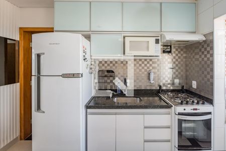 Cozinha de apartamento para alugar com 2 quartos, 55m² em Palmeiras, Belo Horizonte