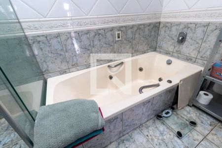 Casa à venda com 130m², 3 quartos e 4 vagasBanheiro da Suíte 2