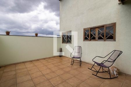 Casa à venda com 370m², 6 quartos e 3 vagas Casa à venda com 370m², 6 quartos e 3 vagasTerraço