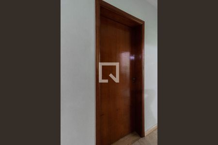 Casa à venda com 370m², 6 quartos e 3 vagas Casa à venda com 370m², 6 quartos e 3 vagasQuarto 4