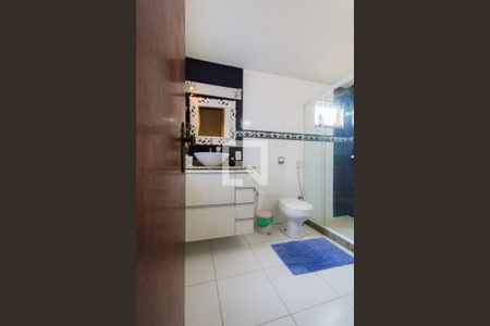 Casa de condomínio à venda com 350m², 5 quartos e 1 vaga Casa de condomínio à venda com 350m², 5 quartos e 1 vagaBanheiro Social 2