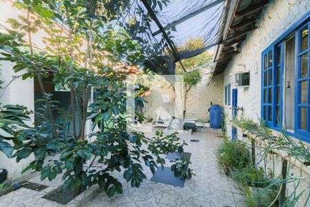 Casa de condomínio à venda com 350m², 5 quartos e 1 vaga Casa de condomínio à venda com 350m², 5 quartos e 1 vagaQuintal