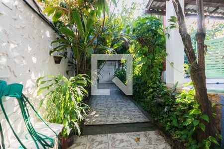 Casa de condomínio à venda com 350m², 5 quartos e 1 vaga Casa de condomínio à venda com 350m², 5 quartos e 1 vagaGaragem