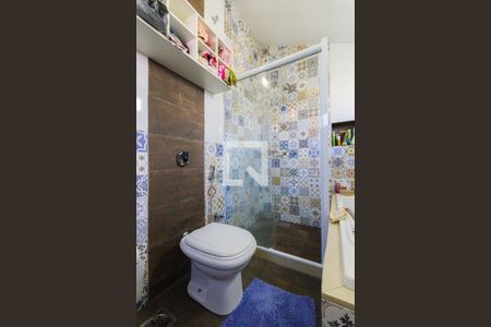 Casa de condomínio à venda com 350m², 5 quartos e 1 vaga Casa de condomínio à venda com 350m², 5 quartos e 1 vagaBanheiro da Suíte