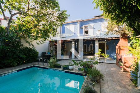 Casa de condomínio à venda com 350m², 5 quartos e 1 vaga Casa de condomínio à venda com 350m², 5 quartos e 1 vagaFachada