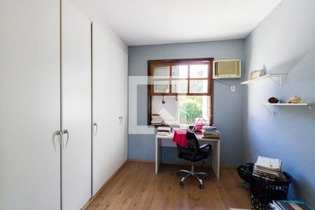 Casa de condomínio à venda com 350m², 5 quartos e 1 vaga Casa de condomínio à venda com 350m², 5 quartos e 1 vagaQuarto 4