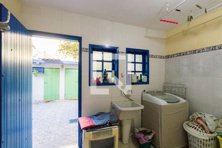 Casa de condomínio à venda com 350m², 5 quartos e 1 vaga Casa de condomínio à venda com 350m², 5 quartos e 1 vagaLavanderia