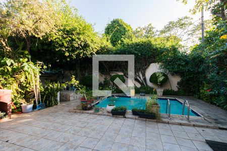 Casa de condomínio à venda com 350m², 5 quartos e 1 vaga Casa de condomínio à venda com 350m², 5 quartos e 1 vagaPiscina