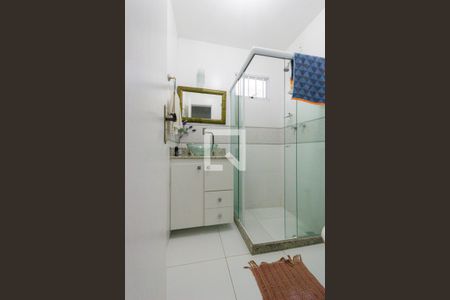 Casa de condomínio à venda com 350m², 5 quartos e 1 vaga Casa de condomínio à venda com 350m², 5 quartos e 1 vagaBanheiro Social 1