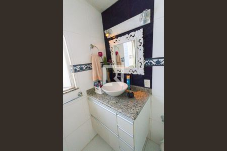 Casa de condomínio à venda com 350m², 5 quartos e 1 vaga Casa de condomínio à venda com 350m², 5 quartos e 1 vagaBanheiro Social 2