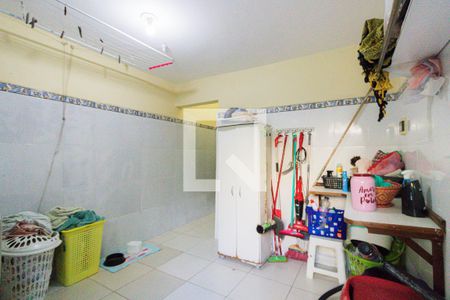 Casa de condomínio à venda com 350m², 5 quartos e 1 vaga Casa de condomínio à venda com 350m², 5 quartos e 1 vagaLavanderia