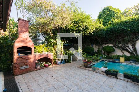 Casa de condomínio à venda com 350m², 5 quartos e 1 vaga Casa de condomínio à venda com 350m², 5 quartos e 1 vagaChurrasqueira