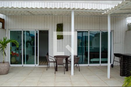 Apartamento à venda com 120m², 2 quartos e 2 vagas Apartamento à venda com 120m², 2 quartos e 2 vagasVaranda