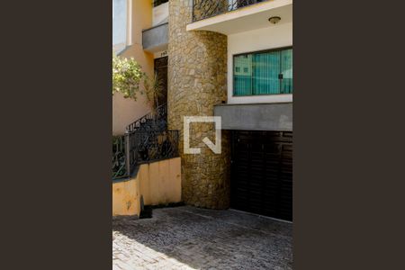 Casa à venda com 292m², 3 quartos e 4 vagas Casa à venda com 292m², 3 quartos e 4 vagasFachada