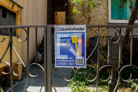 Casa à venda com 292m², 3 quartos e 4 vagas Casa à venda com 292m², 3 quartos e 4 vagasFachada