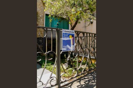 Casa à venda com 292m², 3 quartos e 4 vagas Casa à venda com 292m², 3 quartos e 4 vagasFachada