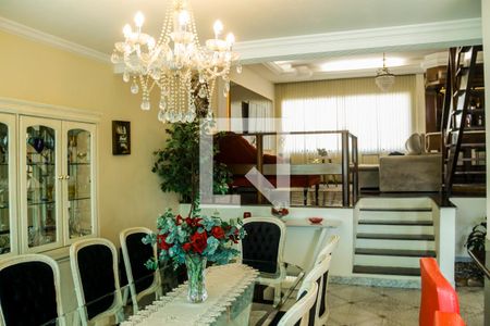 Casa à venda com 292m², 3 quartos e 4 vagas Casa à venda com 292m², 3 quartos e 4 vagasSala