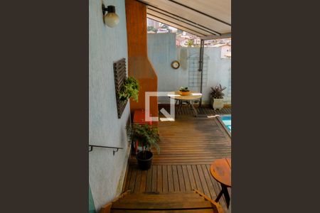 Casa à venda com 292m², 3 quartos e 4 vagas Casa à venda com 292m², 3 quartos e 4 vagasQuintal