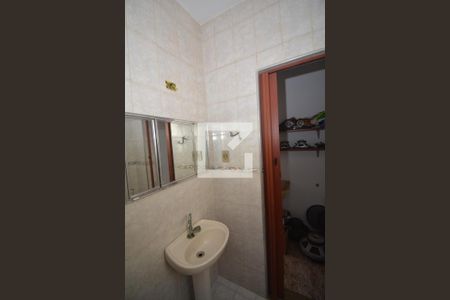 Casa à venda com 70m², 2 quartos e 6 vagasBanheiro da Suíte 2