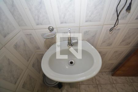 Casa à venda com 70m², 2 quartos e 6 vagasBanheiro da Casa 1