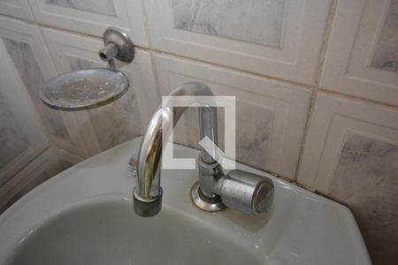 Casa à venda com 70m², 2 quartos e 6 vagasBanheiro da Casa 1 - Torneira