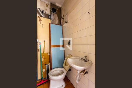 Apartamento à venda com 210m², 3 quartos e 2 vagas Apartamento à venda com 210m², 3 quartos e 2 vagasBanheiro de Serviço