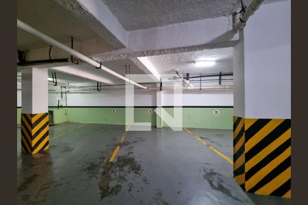 Apartamento à venda com 210m², 3 quartos e 2 vagas Apartamento à venda com 210m², 3 quartos e 2 vagasÁrea comum - Garagem (2 Vagas)