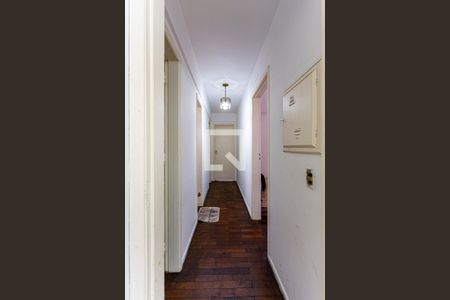 Apartamento à venda com 210m², 3 quartos e 2 vagas Apartamento à venda com 210m², 3 quartos e 2 vagasCorredor Dormitórios