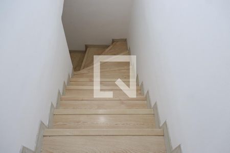 Casa à venda com 180m², 3 quartos e 2 vagasEscada