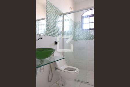 Casa à venda com 180m², 3 quartos e 2 vagasBanheiro do Quarto 1