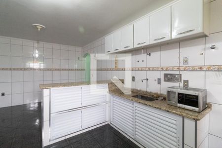 Casa à venda com 400m², 4 quartos e sem vaga Casa à venda com 400m², 4 quartos e sem vagaCozinha