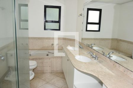 Apartamento à venda com 305m², 4 quartos e 4 vagasBanheiro da Suíte 1