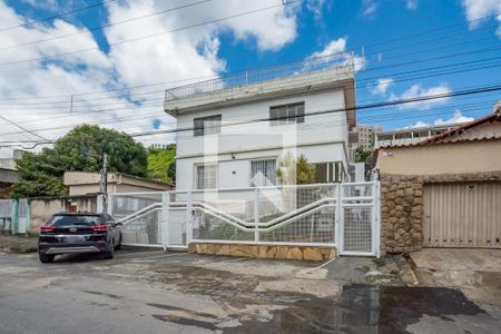 Apartamento à venda com 370m², 3 quartos e 1 vaga Apartamento à venda com 370m², 3 quartos e 1 vagaFachada