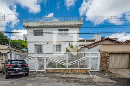 Apartamento à venda com 370m², 3 quartos e 1 vaga Apartamento à venda com 370m², 3 quartos e 1 vagaFachada