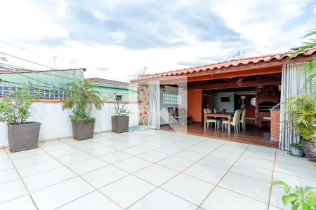 Casa à venda com 175m², 2 quartos e 2 vagasVaranda