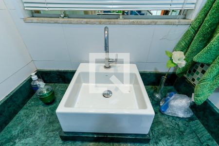 Casa à venda com 175m², 2 quartos e 2 vagasBanheiro 2