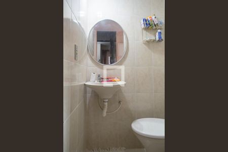 Casa à venda com 240m², 5 quartos e 3 vagas Casa à venda com 240m², 5 quartos e 3 vagasBanheiro serviço