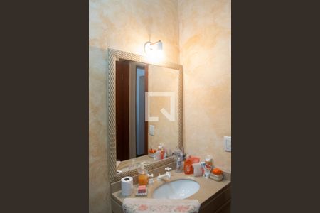 Casa à venda com 240m², 5 quartos e 3 vagas Casa à venda com 240m², 5 quartos e 3 vagasBanheiro