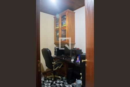 Casa à venda com 240m², 5 quartos e 3 vagas Casa à venda com 240m², 5 quartos e 3 vagasEscritório