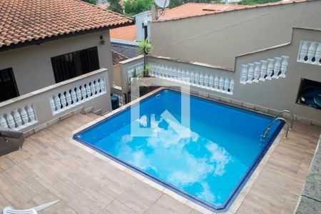 Casa à venda com 240m², 5 quartos e 3 vagas Casa à venda com 240m², 5 quartos e 3 vagasPiscina