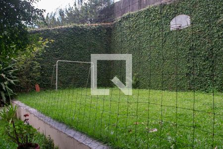 Casa à venda com 240m², 5 quartos e 3 vagas Casa à venda com 240m², 5 quartos e 3 vagasQuintal