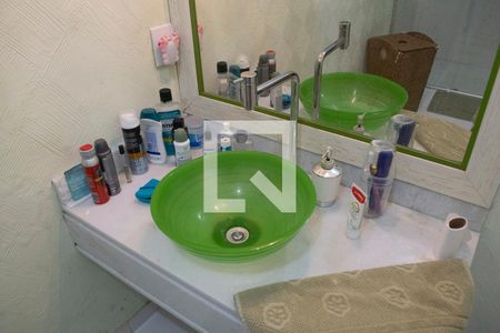 Casa à venda com 240m², 5 quartos e 3 vagas Casa à venda com 240m², 5 quartos e 3 vagasBanheiro quarto 1