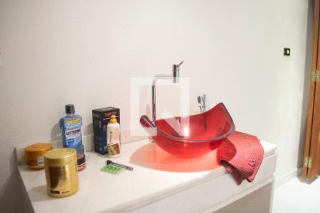 Casa à venda com 240m², 5 quartos e 3 vagas Casa à venda com 240m², 5 quartos e 3 vagasBanheiro 2