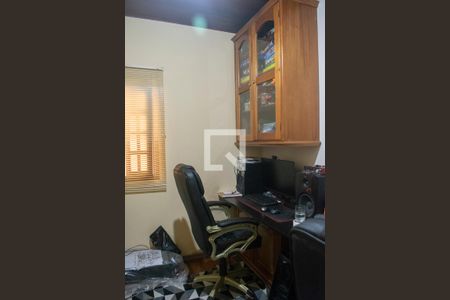 Casa à venda com 240m², 5 quartos e 3 vagas Casa à venda com 240m², 5 quartos e 3 vagasEscritório