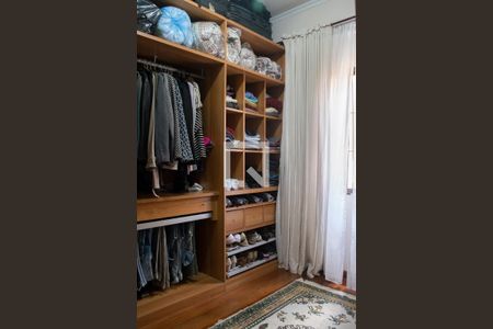 Casa à venda com 240m², 5 quartos e 3 vagas Casa à venda com 240m², 5 quartos e 3 vagasQuarto 2