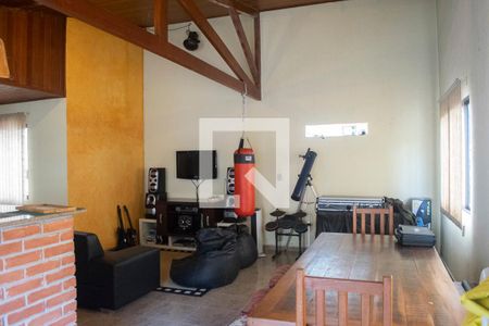 Casa à venda com 240m², 5 quartos e 3 vagas Casa à venda com 240m², 5 quartos e 3 vagasSalão