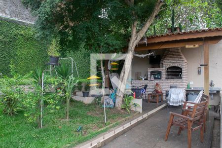 Casa à venda com 240m², 5 quartos e 3 vagas Casa à venda com 240m², 5 quartos e 3 vagasQuintal